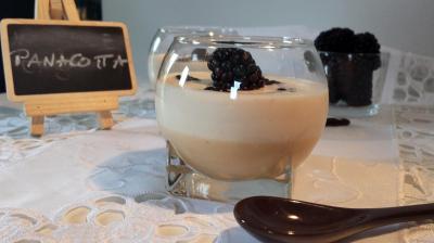 Panacotta vanille – caramel – mures