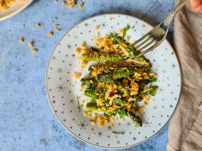 Asperges vertes et crumble