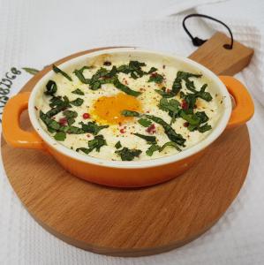 Oeuf cocotte chèvre et échalotes