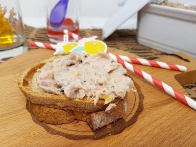 Rillettes de thon aux baies roses