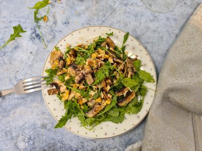 Salade de roquette, champignons et noix