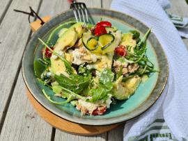 Salade roquette, avocat; vinaigrette coco