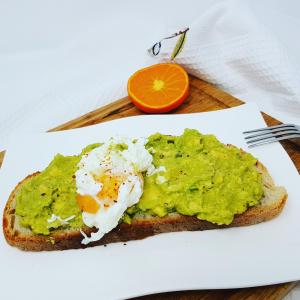 Toast avocat et mandarine