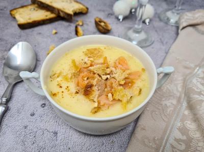 Velouté de panais, saumon fumé et croutons