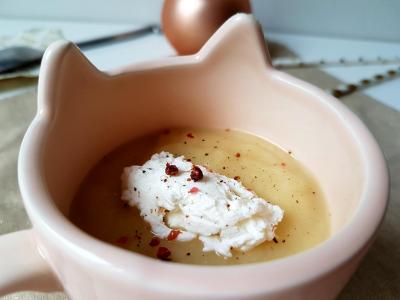 Velouté de panais et pomme au lait de coco